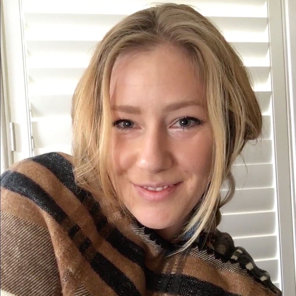 Meet your Posher, Caitlin